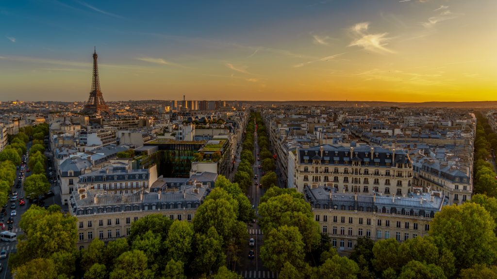 les prix des logements dans la capitale française ont atteint un niveau record faisant du coup entrer le marché parisien dans une zone à risque