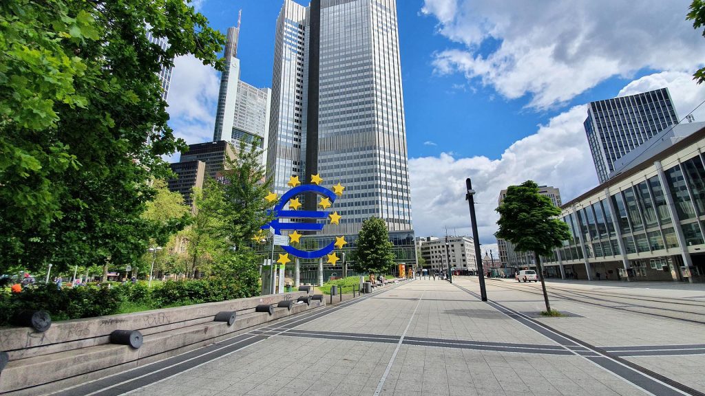 BCE-augmente-plus-fortement-taux-directeurs